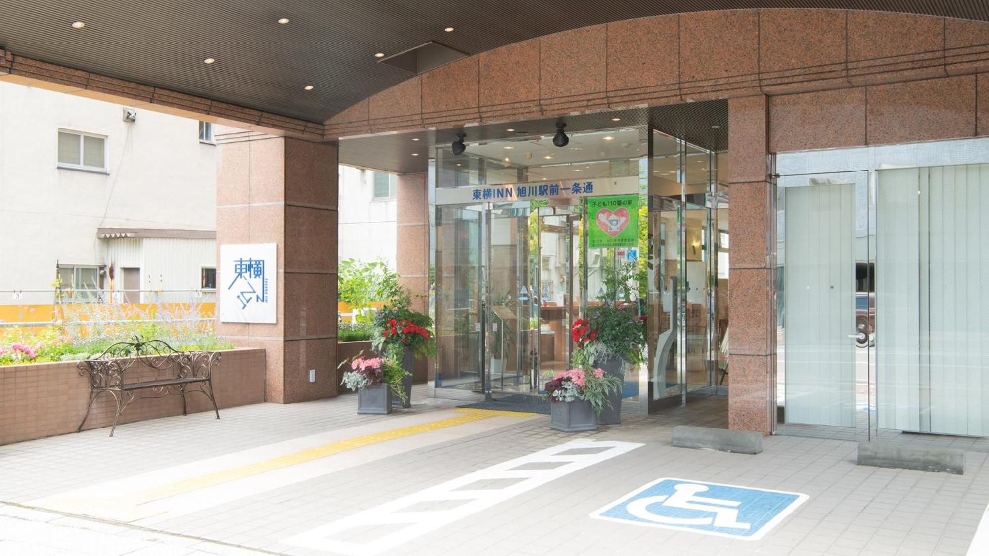 Toyoko Inn Hokkaido Asahikawa Ekimae Ichijo Dori Extérieur photo